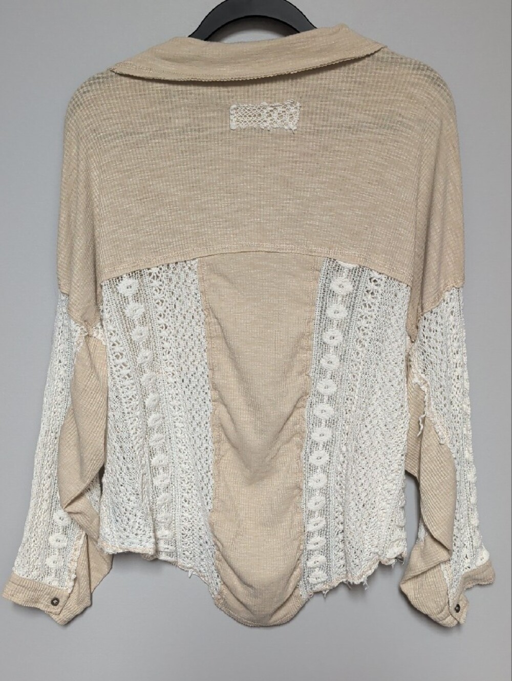 POL Beige and Cream Crochet V-Neck Sweater - Picture 6 of 8